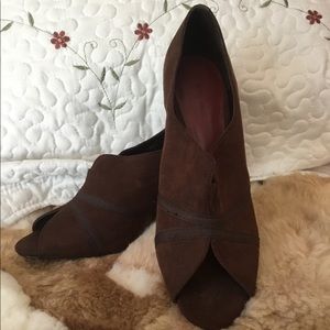 Brown heels. NWOT. Just beautiful!